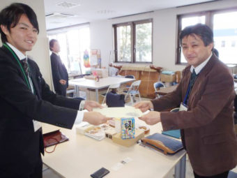 山形市成人の祝賀式のみなさまより、切手の寄贈をいただきました